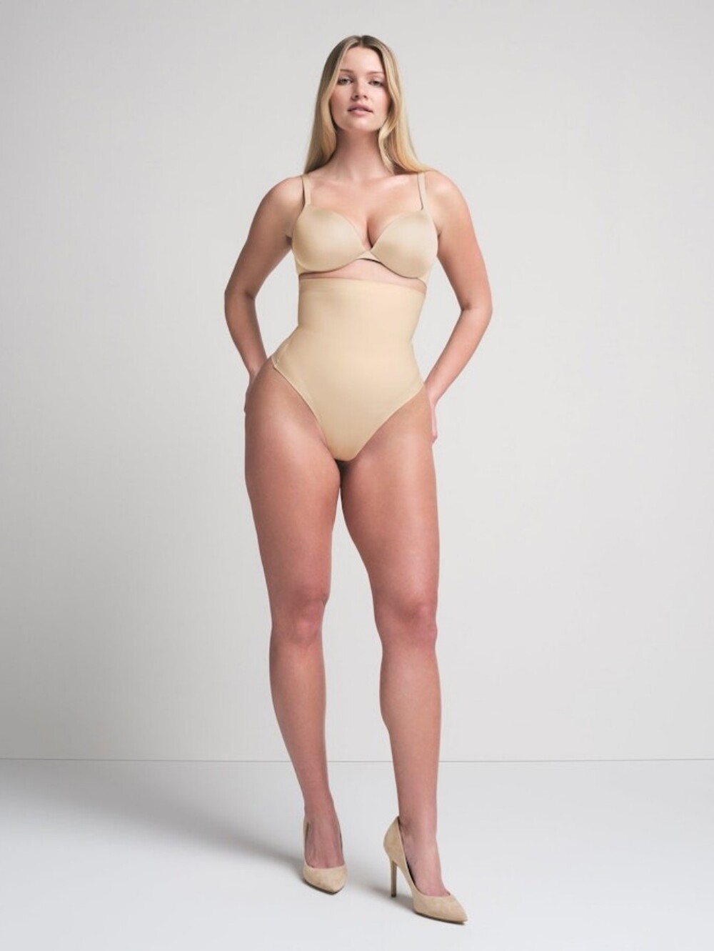 NWT Skims Body Core Sculpt High Waisted Thong Shapewear Light Nude Sand Large